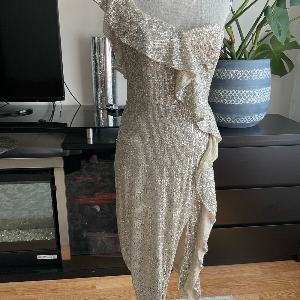 Dress - Picture 7 of 8